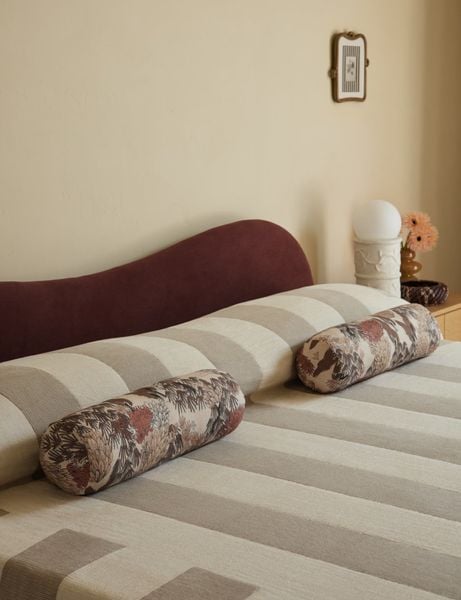 Gối Lanh Họa Tiết Vườn Hoa - Hồng phấn / Vuông